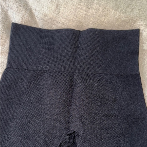 SAVVY Women’s Black Compression Leggings - Picture 3 of 5